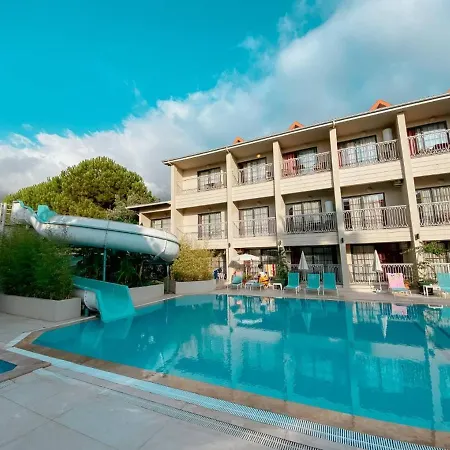 Oludeniz 1+1 Yuzme Havuzlu Ve Jakuzili Modern Yazlik *
