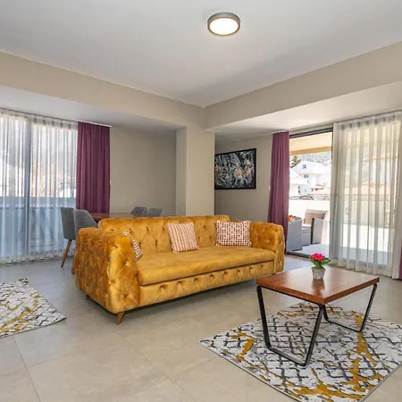 Oludeniz 1+1 Yuzme Havuzlu Ve Jakuzili Modern Yazlik * Fethiye