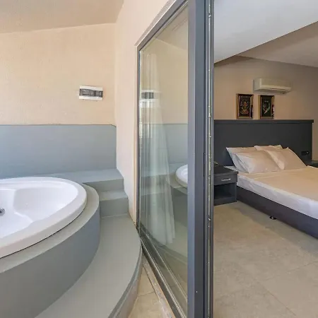 Oludeniz 1+1 Yuzme Havuzlu Ve Jakuzili Modern Yazlik * Φετιγιέ